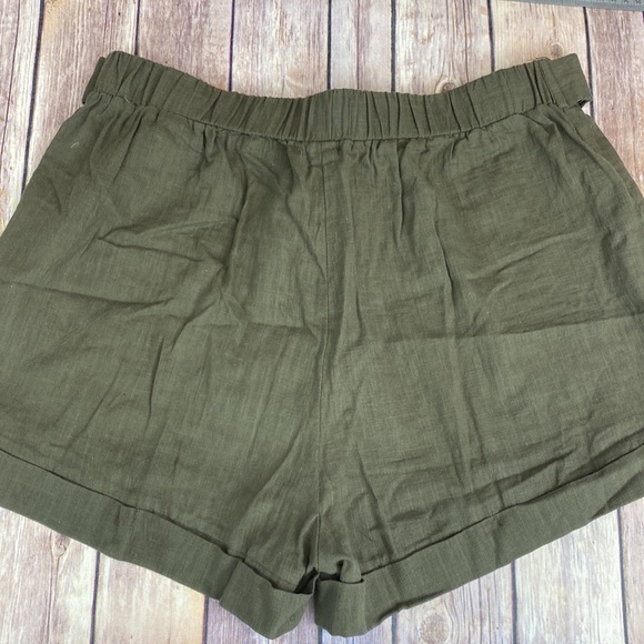 SHEIN Two-piece outfit: 1 pair of shorts and 1 crop top - Picture 7 of 13